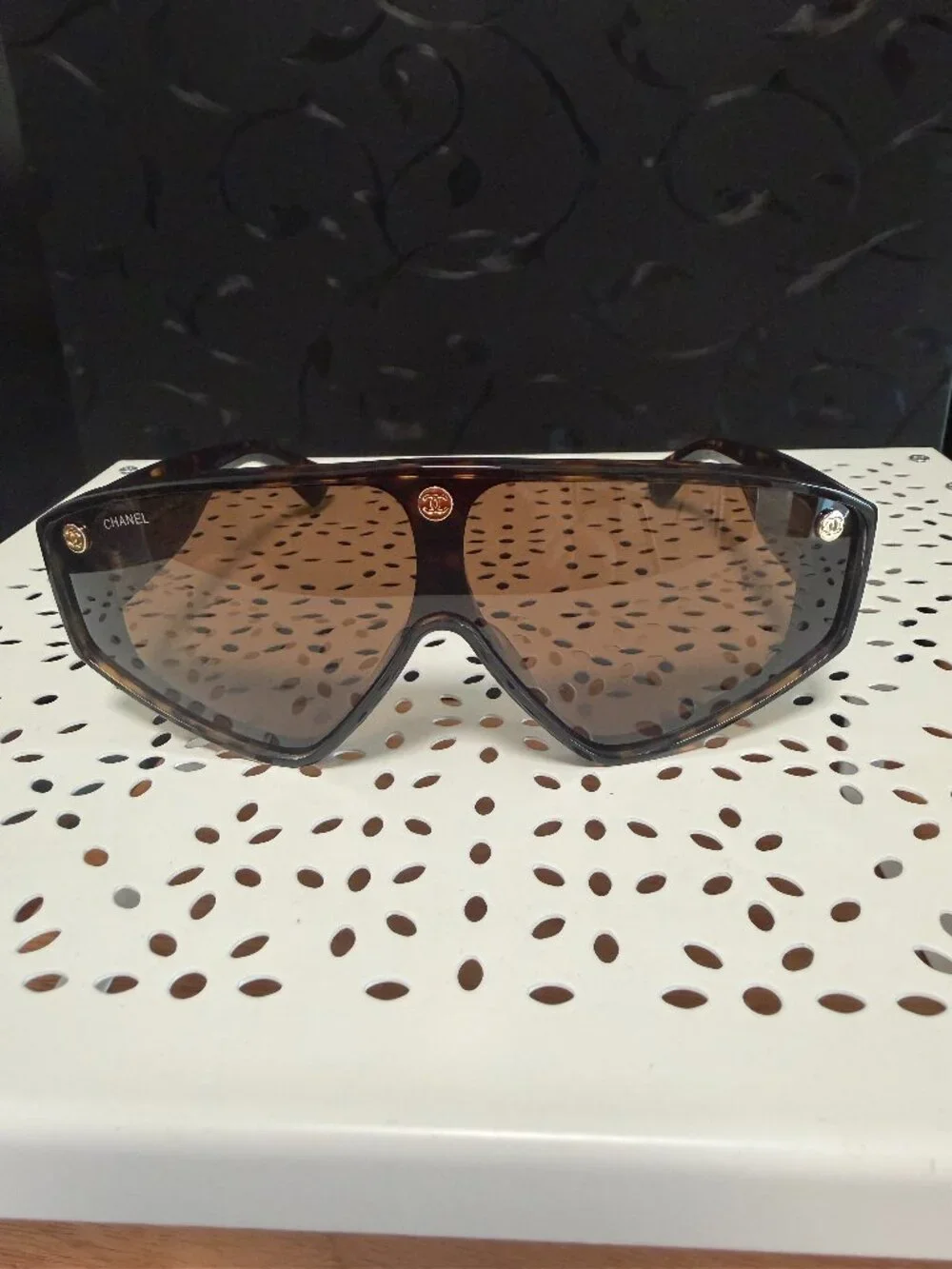 ✅Auth✅ CHANEL Tortoise Shield Sunglasses Gold CC Medallion Logo